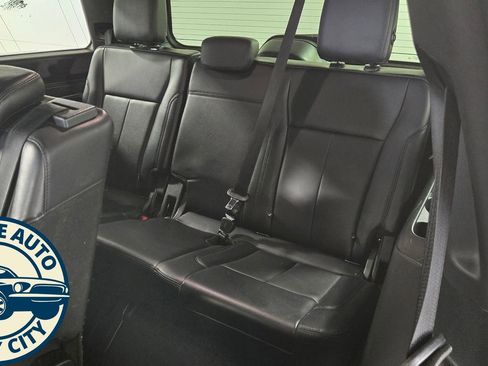 Used 2020 Ford Expedition XLT w/ Equipment Group 202A AWD/4WD image 29