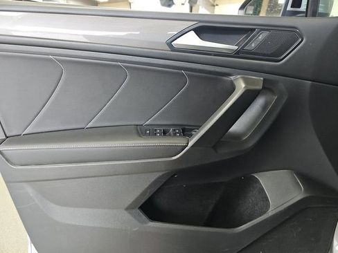 Used 2023 Volkswagen Tiguan SE FWD image 11