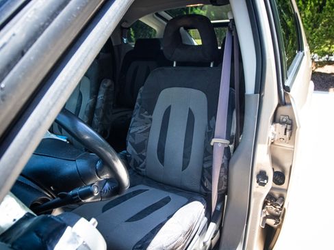 Used 2002 Pontiac Aztek 2WD image 6