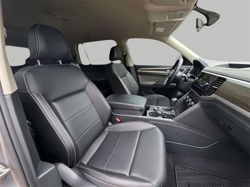 Used 2023 Volkswagen Atlas SE image 23