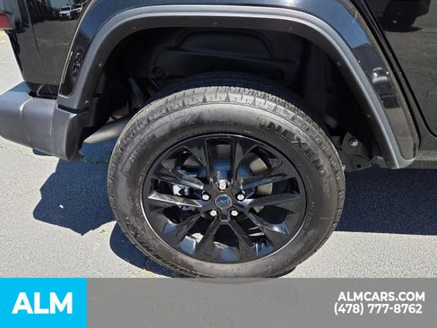 Used 2025 Jeep Wrangler Unlimited Sahara w/ Safety Group AWD/4WD image 16