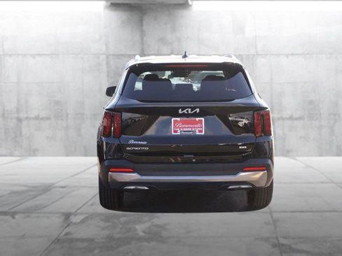 Used 2024 Kia Sorento S image 6