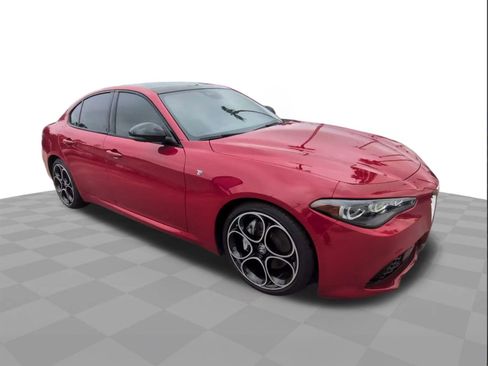 Used 2024 Alfa Romeo Giulia Ti image 2