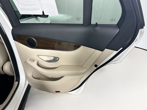 Used 2021 Mercedes-Benz GLC 300 w/ Premium Package image 30