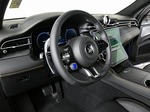 New 2025 Maserati Grecale GT image 8