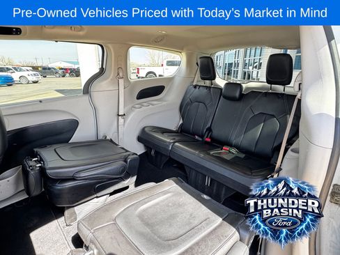 Used 2024 Chrysler Pacifica Touring-L FWD image 27
