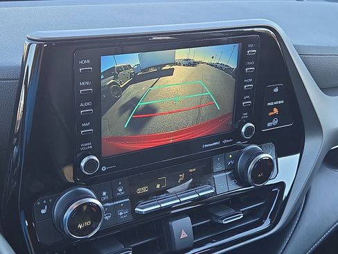 Used 2022 Toyota Highlander XLE image 14