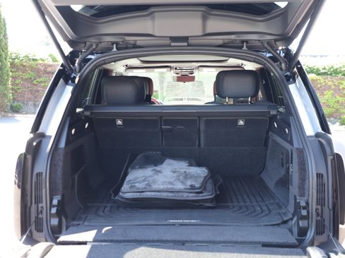 Certified 2025 Land Rover Range Rover SV AWD/4WD image 16