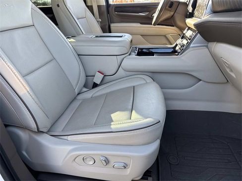 Used 2022 GMC Yukon XL Denali image 11