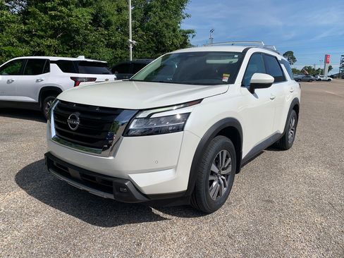Used 2023 Nissan Pathfinder SL FWD image 4