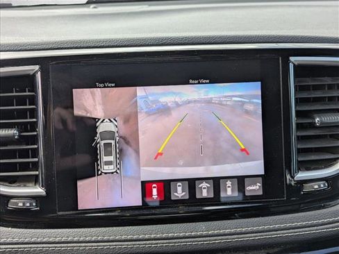 Used 2021 Chrysler Pacifica Limited w/ Uconnect Theater Family Group image 11