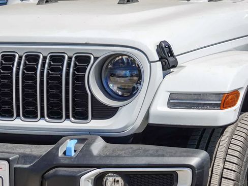 Used 2024 Jeep Wrangler Unlimited Sahara AWD/4WD image 2