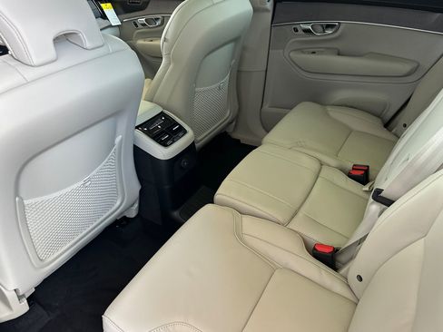New 2026 Volvo XC90 T8 Ultra w/ Lounge Package AWD/4WD image 9