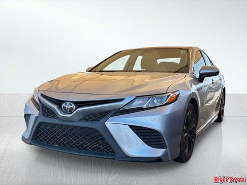 Certified 2018 Toyota Camry SE FWD image 2