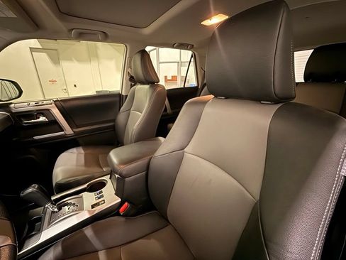 Used 2019 Toyota 4Runner SR5 Premium RWD image 18