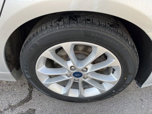 Used 2019 Ford Fusion SEL image 18