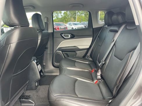 Used 2022 Jeep Compass Limited image 11