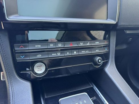 Used 2019 Jaguar F-PACE Prestige AWD/4WD image 27