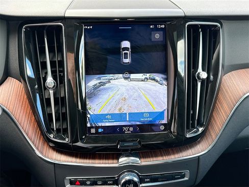 Used 2023 Volvo XC60 B5 Plus image 15