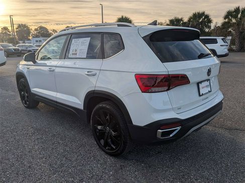 Used 2024 Volkswagen Taos SE image 6