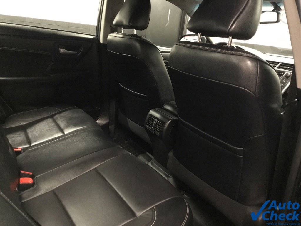 Used 2017 Toyota Camry XLE w/ Moonroof Package FWD image 32