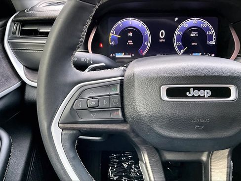 Used 2023 Jeep Grand Cherokee Limited RWD image 23