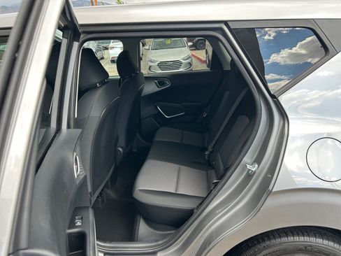 Used 2025 Kia Soul LX w/ LX Technology Package FWD image 26