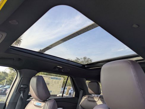 New 2026 Ford Explorer Platinum image 24