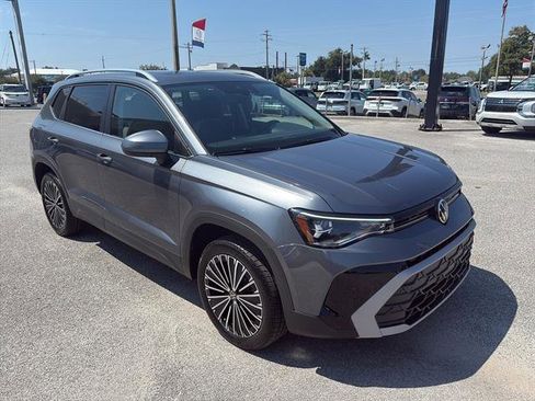 New 2025 Volkswagen Taos SE image 8