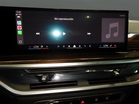 Used 2025 BMW X6 xDrive40i w/ Climate Comfort Package image 23