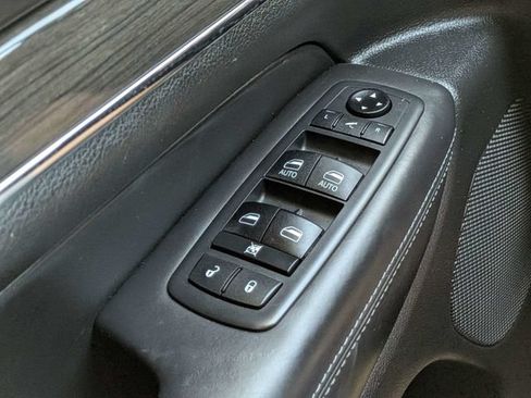 Used 2021 Jeep Grand Cherokee Overland AWD/4WD image 26