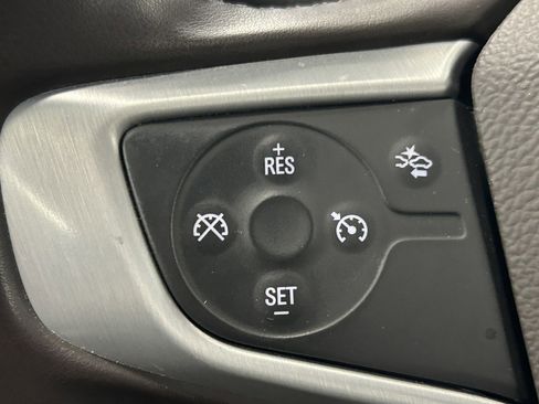 Used 2023 GMC Acadia SLT image 23