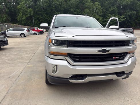 Used 2018 Chevrolet Silverado 1500 LT w/ All Star Edition AWD/4WD image 2