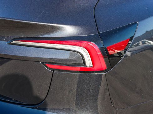 Used 2025 Tesla Model 3 Long Range image 10