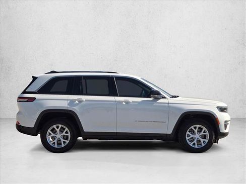 Used 2023 Jeep Grand Cherokee Limited image 4