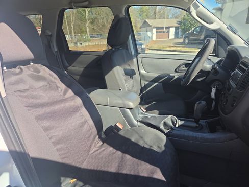 Used 2005 Ford Escape XLS image 15