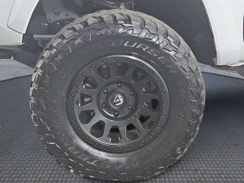 Used 2021 Toyota Tacoma SR5 AWD/4WD image 27