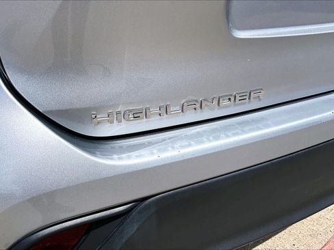 Used 2023 Toyota Highlander XLE AWD/4WD image 31