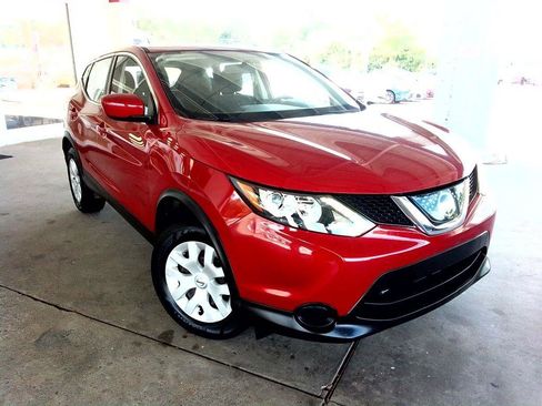 Used 2018 Nissan Rogue Sport S image 2
