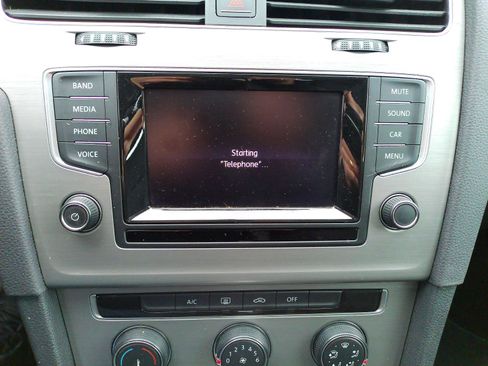 Used 2015 Volkswagen Golf TDI S image 17