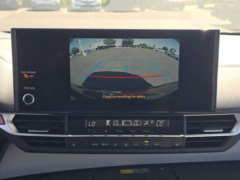 Used 2026 Toyota Sienna XLE FWD image 29