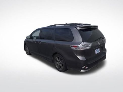 Used 2018 Toyota Sienna SE w/ SE Preferred Package image 4