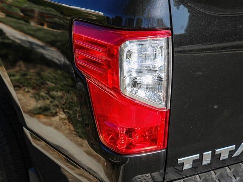 Used 2017 Nissan Titan SV RWD image 15