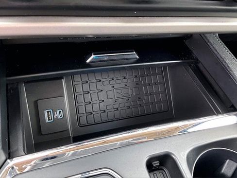 Certified 2024 Ford Expedition XLT image 23