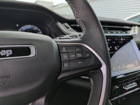 Used 2024 Jeep Grand Cherokee Altitude RWD image 19