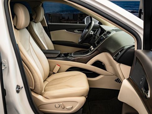 Used 2019 Lincoln Nautilus Select image 20