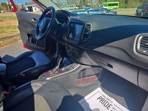 Used 2019 Jeep Compass Trailhawk AWD/4WD image 14