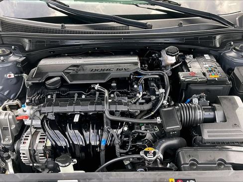 Used 2024 Hyundai Elantra SEL FWD image 29