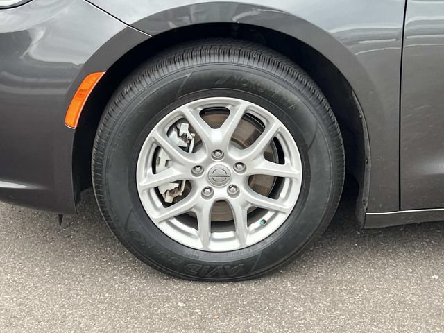 Used 2022 Chrysler Pacifica Touring-L FWD image 8