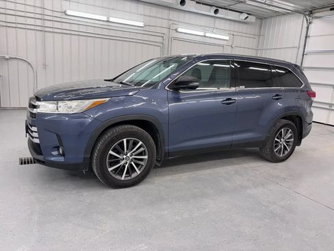 Used 2019 Toyota Highlander XLE AWD/4WD image 13